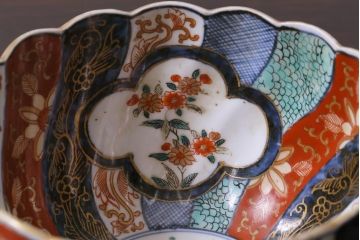 上手物!　骨董　江戸期　古伊万里　金襴手　金彩花唐草文　鮮やかな図柄のねじり文深鉢(深皿、和食器)