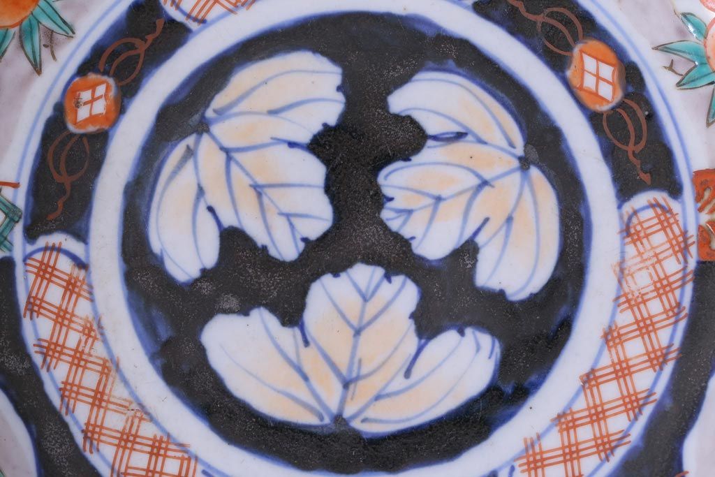 骨董　明治期　深い藍色と朱色の対比が印象的な色絵皿(和食器)