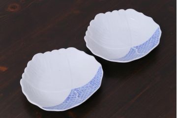 古民具・骨董　幕末明治期　櫛高台　葉文変形皿(中皿、和食器、鍋島焼)2枚セット