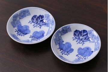 和製アンティーク　幕末　伊万里　五三桐の紋様が描かれた染付小皿2枚セット(和食器)