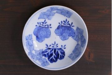 和製アンティーク　幕末　伊万里　五三桐の紋様が描かれた染付小皿2枚セット(和食器)