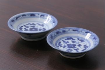 江戸期　中国　花唐草文様　古染付の3寸小皿2枚セット(和食器)