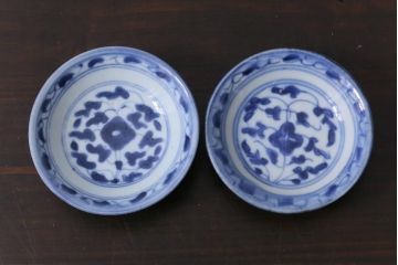 江戸期　中国　花唐草文様　古染付の3寸小皿2枚セット(和食器)