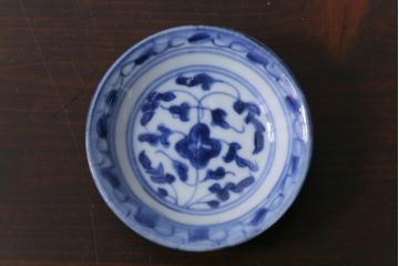 江戸期　中国　花唐草文様　古染付の3寸小皿2枚セット(和食器)