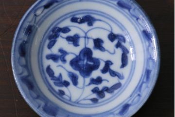 江戸期　中国　花唐草文様　古染付の3寸小皿2枚セット(和食器)