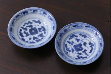 江戸期　中国　花唐草文様　古染付の3寸小皿2枚セット(和食器)