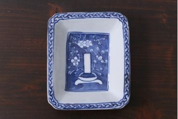 江戸期　梅の図　和の空間を彩るアンティークの染付小皿3枚セット(角皿、和食器)(1)