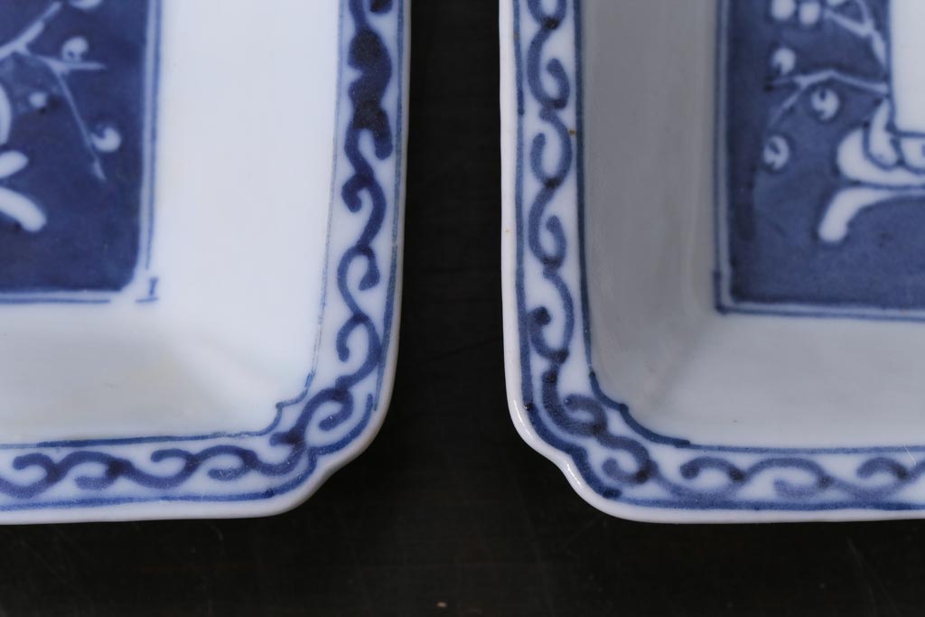 江戸期　梅の図　和の空間を彩るアンティークの染付小皿3枚セット(角皿、和食器)(1)