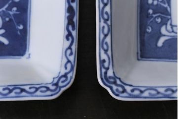 江戸期　梅の図　和の空間を彩るアンティークの染付小皿3枚セット(角皿、和食器)(1)