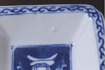 江戸期　梅の図　和の空間を彩るアンティークの染付小皿3枚セット(角皿、和食器)(1)