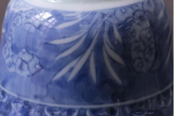 江戸期　古伊万里　藍の濃淡が美しい草花文の小鉢2つセット(そば猪口、和食器)(1)