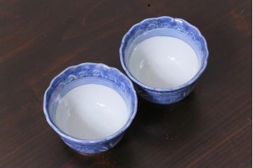 江戸期　古伊万里　藍の濃淡が美しい草花文の小鉢2つセット(そば猪口、和食器)(2)