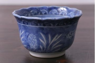 江戸期　古伊万里　藍の濃淡が美しい草花文の小鉢2つセット(そば猪口、和食器)(2)