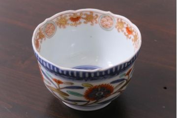 和製アンティーク　江戸期　草花文　色彩鮮やかな色絵の向付(そば猪口、和食器)(1)