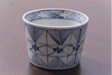 江戸後期　四弁花文　幾何学模様がおしゃれなそば猪口(蕎麦猪口、和食器)