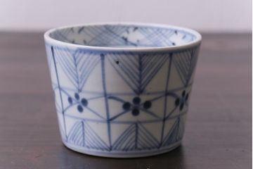 江戸後期　四弁花文　幾何学模様がおしゃれなそば猪口(蕎麦猪口、和食器)