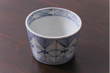 江戸後期　四弁花文　幾何学模様がおしゃれなそば猪口(蕎麦猪口、和食器)