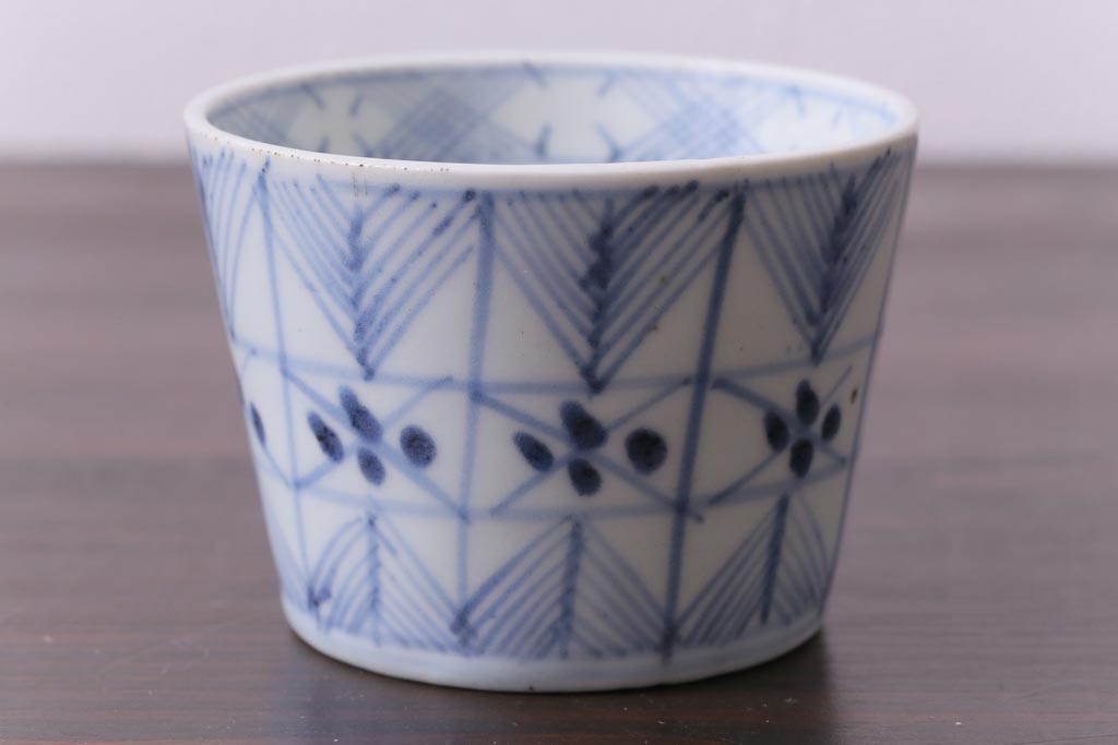 江戸後期　四弁花文 淡い藍が味わい深いアンティークのそば猪口(蕎麦猪口、和食器)(1)