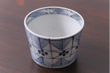江戸後期　四弁花文 淡い藍が味わい深いアンティークのそば猪口(蕎麦猪口、和食器)(2)