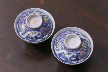 古民具・骨董　龍の図　色絵　独特な絵柄の蓋付き茶碗2客セット(和食器)(3)