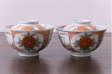 和製アンティーク　古伊万里　江戸期　華やかな色絵染付の蓋つき茶碗2客セット(和食器)