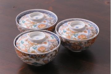 和製アンティーク　花鳥図　上品で鮮やかな色合いの蓋付き茶碗3客セット(和食器)