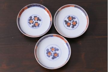 和製アンティーク　伊万里　豊かな彩りを感じる色絵の蓋付き茶碗3客セット(和食器)