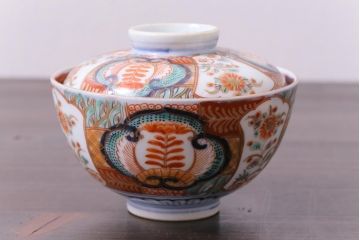 和製アンティーク　伊万里　豊かな彩りを感じる色絵の蓋付き茶碗3客セット(和食器)