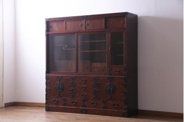中古　伝統民芸　岩谷堂箪笥　菊幸　欅の杢目と金具が迫力のある61間茶棚(食器棚、収納棚)(定価約146万円)