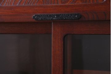 中古　伝統民芸　岩谷堂箪笥　菊幸　欅の杢目と金具が迫力のある61間茶棚(食器棚、収納棚)(定価約146万円)