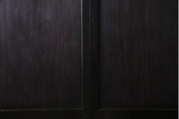 明治期　杉材　漆塗り　幅広サイズで存在感抜群の帯戸2枚セット(板戸、引き戸、建具)(R-035765)
