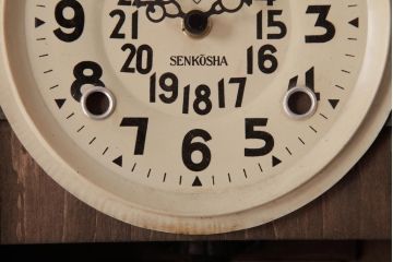 アンティーク雑貨　SENKOSHA(銓工舎)製　内部交換済・電池式　レトロな雰囲気が魅力的な掛け時計(柱時計、振り子時計)