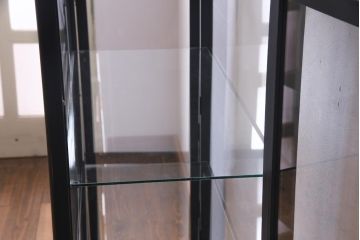 ペイント家具　側面開き!　シックな佇まいのガラスケース(ショーケース、陳列棚)