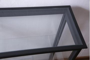 ペイント家具　側面開き!　シックな佇まいのガラスケース(ショーケース、陳列棚)