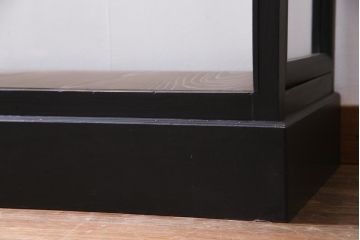 ペイント家具　側面開き!　シックな佇まいのガラスケース(ショーケース、陳列棚)