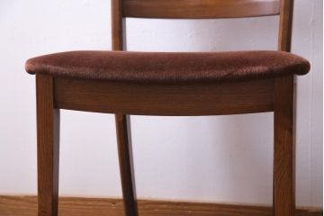 ヴィンテージ家具　北欧ビンテージ　G-PLAN(ジープラン)　ぬくもり溢れる佇まいが魅力的なラダーバックチェア(ダイニングチェア)(1)
