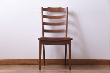 ヴィンテージ家具　北欧ビンテージ　G-PLAN(ジープラン)　ぬくもり溢れる佇まいが魅力的なラダーバックチェア(ダイニングチェア)(2)