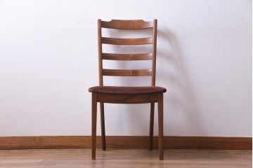 ヴィンテージ家具　北欧ビンテージ　G-PLAN(ジープラン)　ぬくもり溢れる佇まいが魅力的なラダーバックチェア(ダイニングチェア)