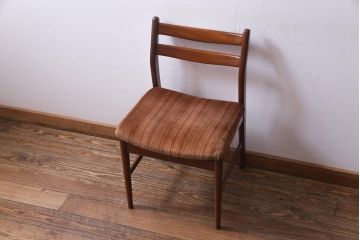 ヴィンテージ家具　北欧ビンテージ　チーク材　レトロで温かな雰囲気漂うダイニングチェア(椅子、イス)(R-035784)