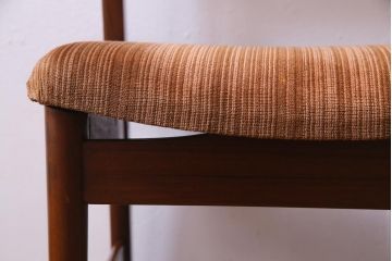 ヴィンテージ家具　北欧ビンテージ　チーク材　レトロで温かな雰囲気漂うダイニングチェア(椅子、イス)(R-035784)