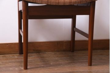 ヴィンテージ家具　北欧ビンテージ　チーク材　レトロで温かな雰囲気漂うダイニングチェア(椅子、イス)(R-035784)