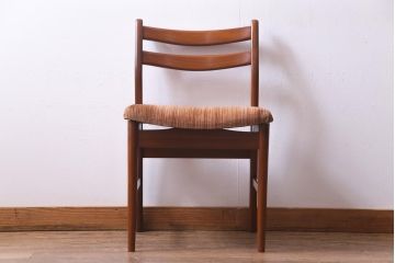 ヴィンテージ家具　北欧ビンテージ　チーク材　レトロで温かな雰囲気漂うダイニングチェア(椅子、ワークチェア)(1)