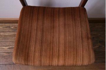 ヴィンテージ家具　北欧ビンテージ　チーク材　レトロで温かな雰囲気漂うダイニングチェア(椅子、ワークチェア)(1)