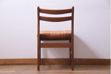 ヴィンテージ家具　北欧ビンテージ　チーク材　レトロで温かな雰囲気漂うダイニングチェア(椅子、ワークチェア)(1)
