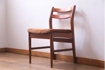 ヴィンテージ家具　北欧ビンテージ　チーク材　レトロで温かな雰囲気漂うダイニングチェア(椅子、イス、ワークチェア)(R-035785)