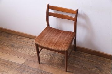 ヴィンテージ家具　北欧ビンテージ　チーク材　レトロで温かな雰囲気漂うダイニングチェア(椅子、イス、ワークチェア)(R-035785)
