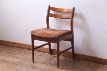 ヴィンテージ家具　北欧ビンテージ　チーク材　レトロで温かな雰囲気漂うダイニングチェア(椅子、ワークチェア)(2)