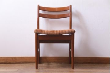 ヴィンテージ家具　北欧ビンテージ　チーク材　レトロで温かな雰囲気漂うダイニングチェア(椅子、ワークチェア)(2)