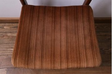 ヴィンテージ家具　北欧ビンテージ　チーク材　レトロで温かな雰囲気漂うダイニングチェア(椅子、ワークチェア)(2)