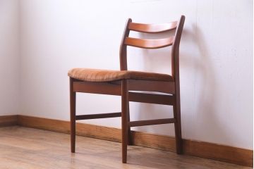 ヴィンテージ家具　北欧ビンテージ　チーク材　レトロで温かな雰囲気漂うダイニングチェア(椅子、ワークチェア)(3)